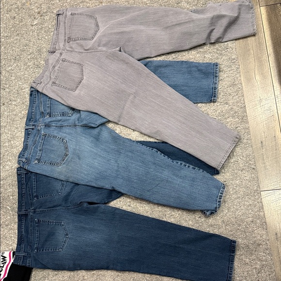 Gloria Vanderbilt Women's High Rise Jeans - Dark Blue and Light Gray - Picture 3 of 5